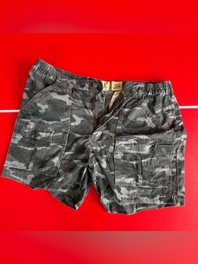 Men's Gray Camo Cargo Shorts - Classic Utility Style